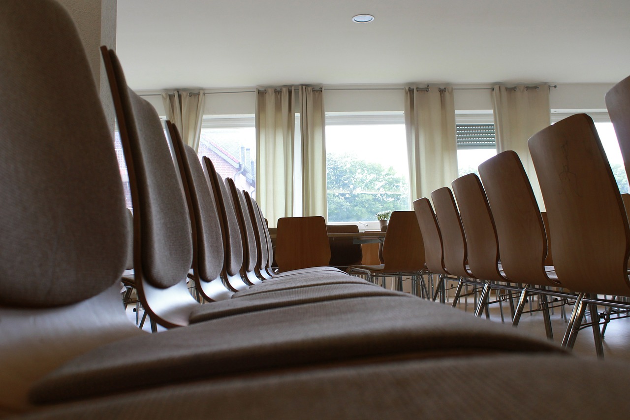 chairs, seminar, classroom-380318.jpg